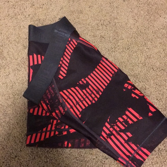 Under armour compression shorts - Picture 2 of 3
